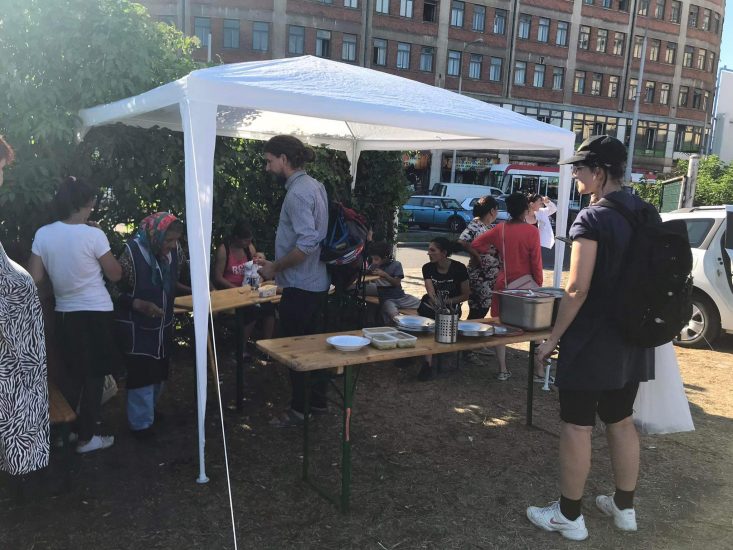 IQ ROMA SERVIS POMÁHÁ ROMŮM Z UKRAJINY, KTEŘÍ UTÍKAJÍ DO BRNA